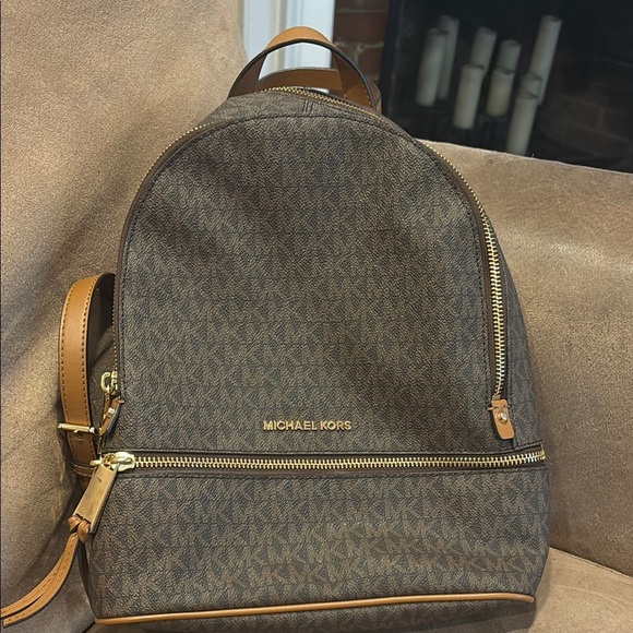 Michael Kors Monogram Backpack - New Without Tags - Picture 10 of 14